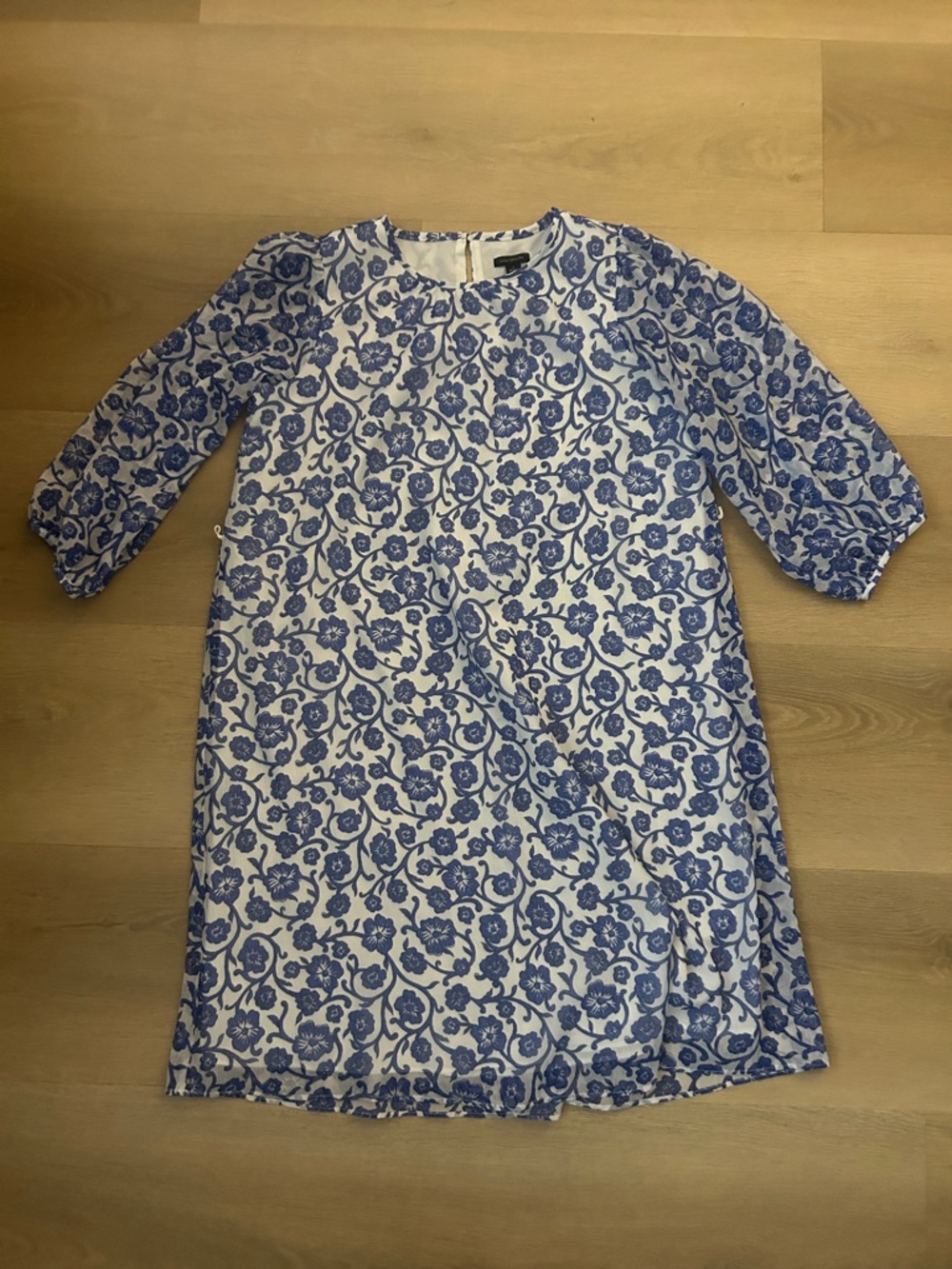 Ann Taylor White and Blue Floral Shift Dress